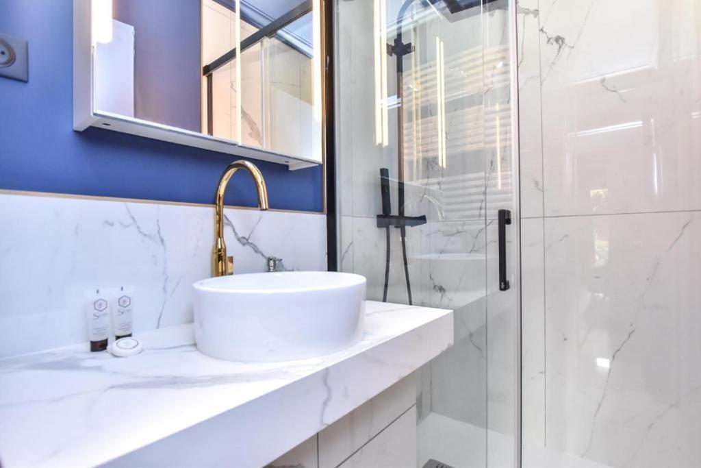 Luxury Paris La Vie En Rose Jacuzzi Terrasse Parkingアパートメント エクステリア 写真